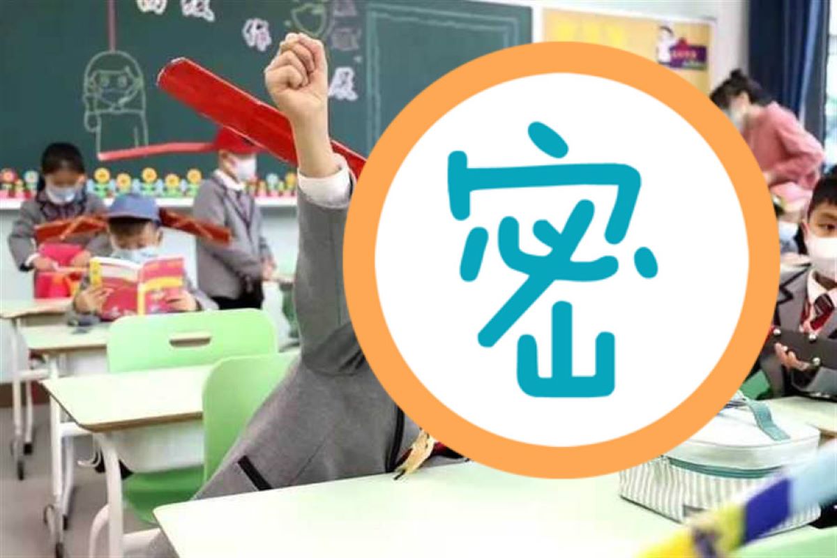 ▲杭州小學生上課戴上自製防疫設備。（圖／翻攝自新浪微博）