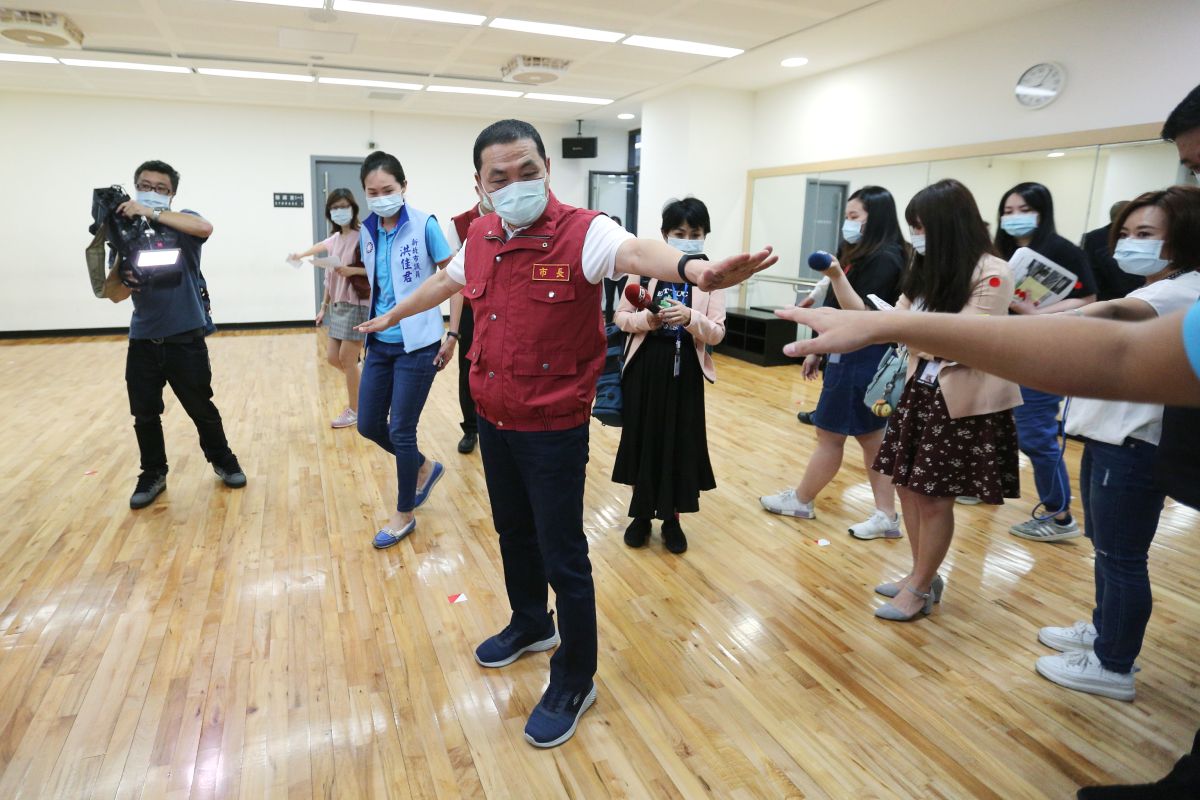 ▲侯友宜回應，長照屬高風險族群，必須更嚴謹面對，新北採用漸進式開放，落實比中央還更嚴謹的管控。（圖／記者宋原彰攝，2020.05.04）