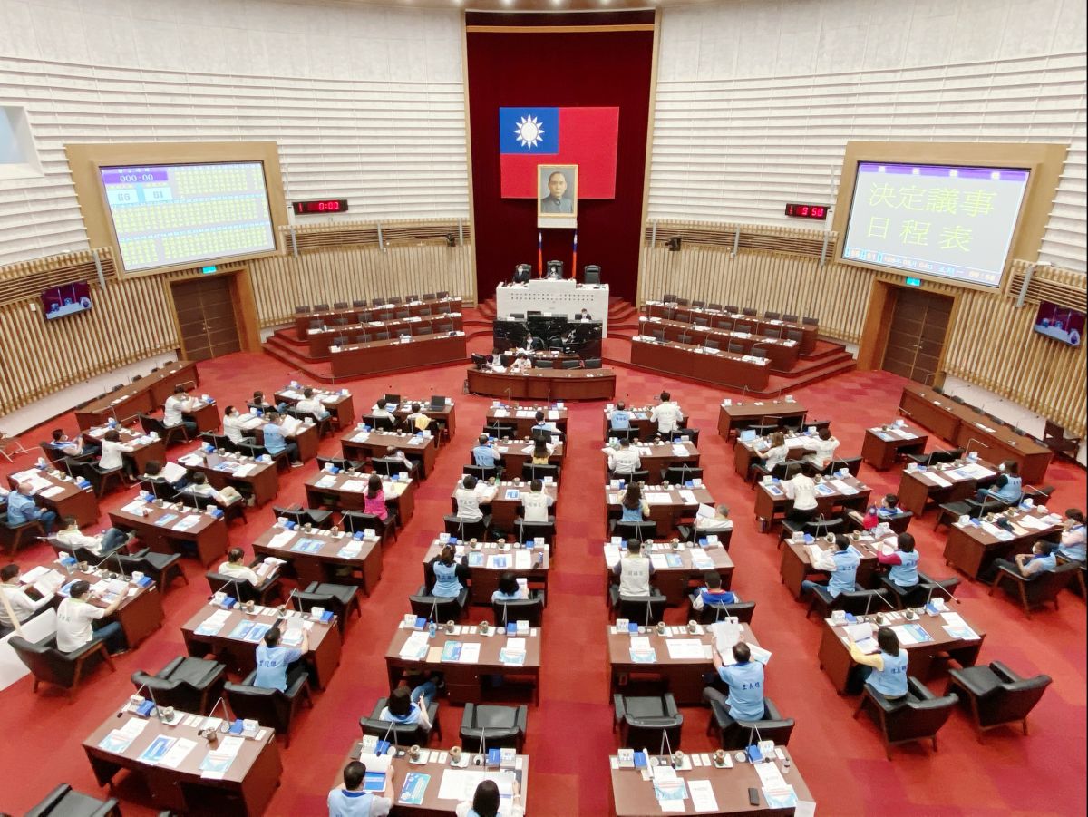 ▲高雄市議會動用表決通過時代力量議員10分鐘質詢時間，但民進黨團提的個別議員質詢案被否決。（圖／記者郭凱杰攝，2020.05.04）