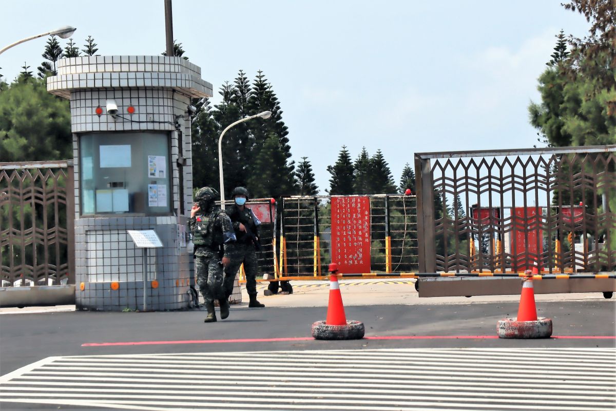 ▲澎湖縣流行疫情指揮中心4日晚間表示，馬公海軍基地5名磐石艦成員經3採，檢驗報告皆為陰性，在4日晚間7時解除隔離。（圖／記者張塵攝，2020.05.04）