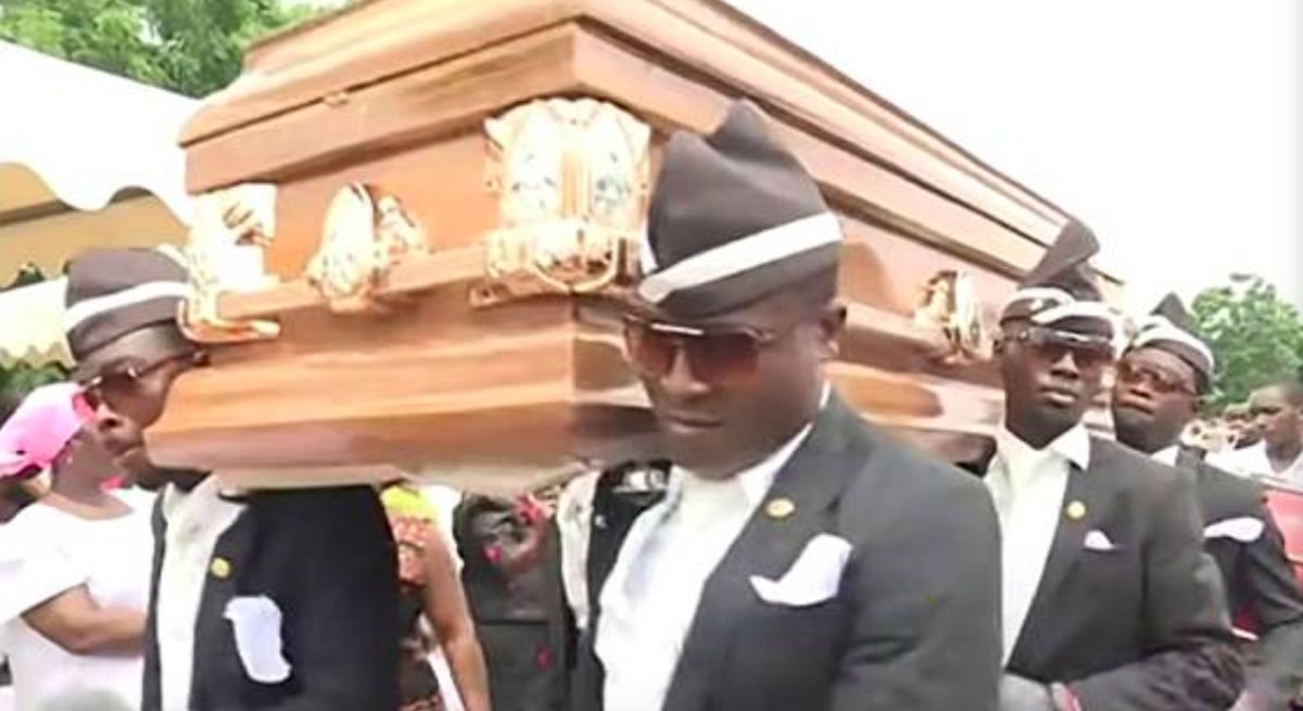 ▲非洲迦納黑人抬棺舞近日暴紅。（圖／翻攝BBC  Africa YouTube)）