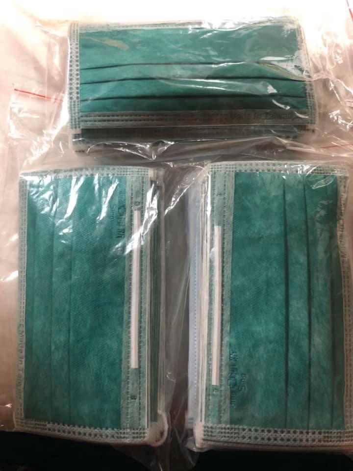 ▲女網友分享特殊色口罩。(圖/翻攝口罩現貨資訊