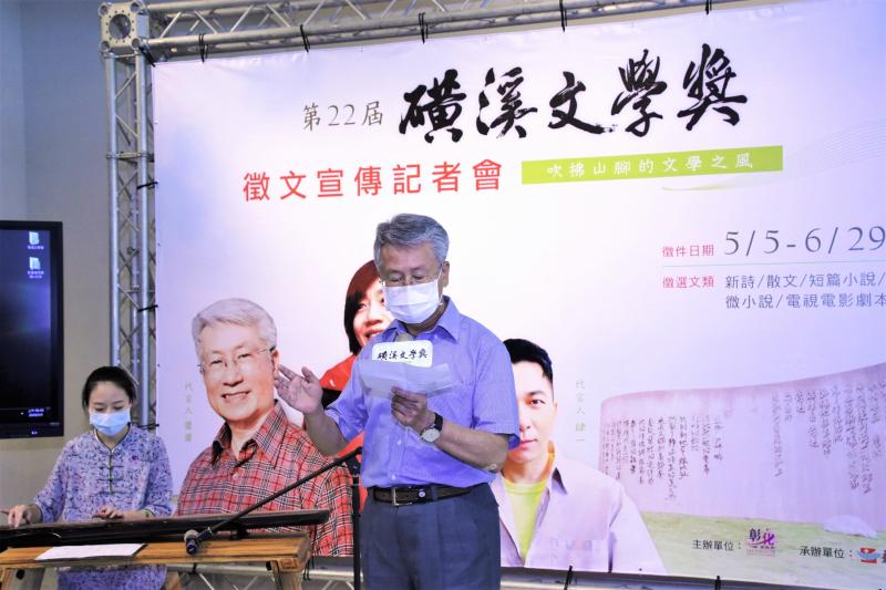 ▲蕭蕭老師動人的古詩詞吟唱,搭配明道大學石冰老師國樂演奏,歌頌著磺溪文學獨特的醉人風采。(圖/記者陳雅芳攝,2020.05.05)