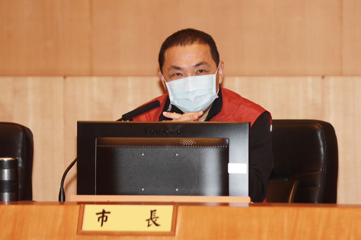 ▲侯友宜強調，急難紓困就應寬認定，只要民眾寫切結書就受理，「公務人員的法律責任由市長負責！」（圖／記者宋原彰攝，2020.05.06）