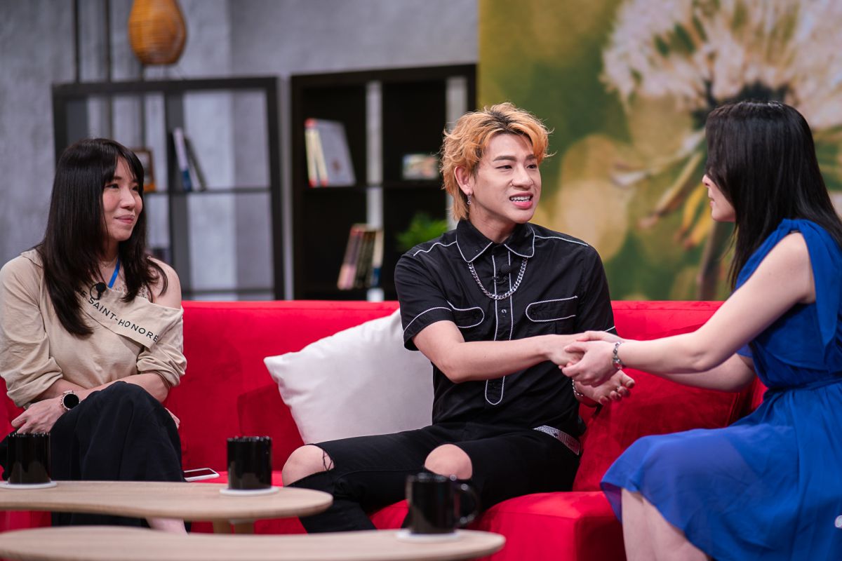 ▲嘻小瓜（中）上節目透露過往遭霸凌經驗。（圖／MOMOTV提供）