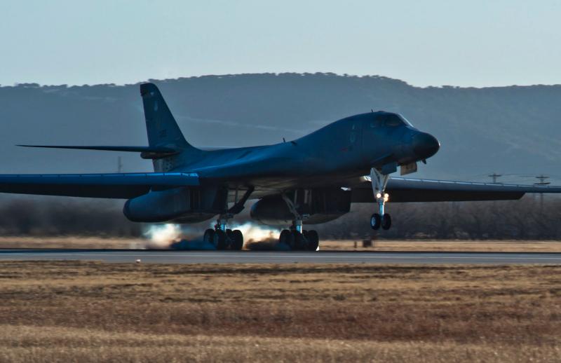 ▲美軍B-1B轟炸機具備超音速與低空飛行特性。(圖/美國空軍)