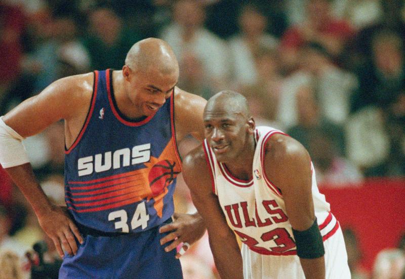 ▲Charles Barkley(左)與Michael Jordan。(圖/美聯社/達志影像)