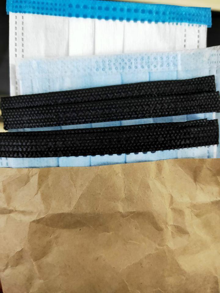 ▲網友分享超商領到的多顏色口罩組合。(圖/翻攝口罩現貨交流專區)