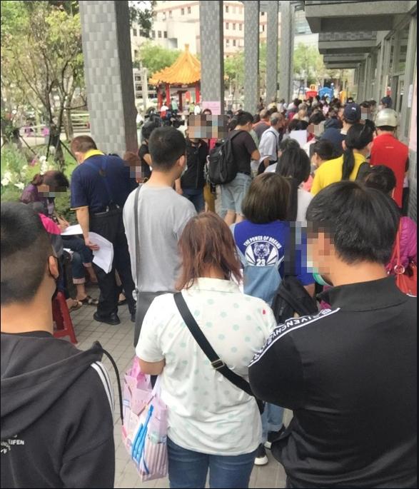▲一名住在三重的網友曝光區公所現狀。(圖/翻攝