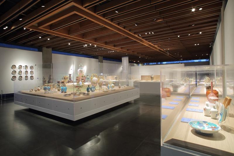 ▲「亞熱帶花園─彩繪陶瓷展」自即日起至9月20日止,在新北市立鶯歌陶瓷博物館盛大展出。(圖/鶯歌陶博物館提供)
