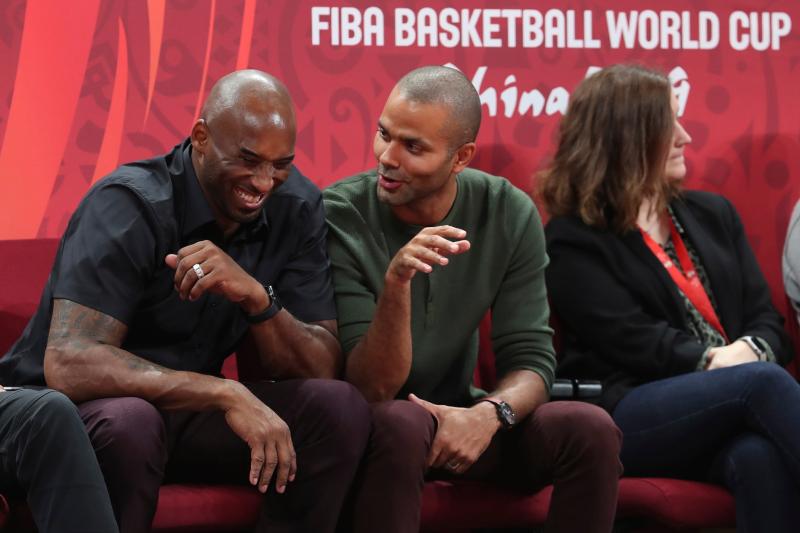 ▲Kobe Bryant(左)、Tony Parker(中)兩人最後一次見面在中國籃球世界盃。（圖／美聯社／達志影像）