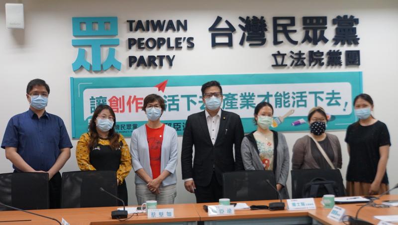 ▲台灣民眾黨立委邱臣遠7日邀集ACG產業業者舉行座談會,呼籲政府正視產業遭遇困境,讓紓困即時到位。(圖/記者呂炯昌攝.2020.5.7)