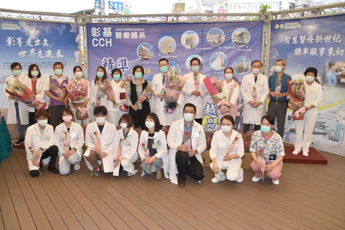 ▲彰化縣長王惠美（左七）感謝第一線醫護人員勇於對抗疫情、疲於奔命，守護縣民健康。（圖／記者陳雅芳攝，2020.05.07）