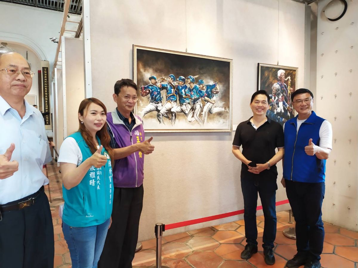 ▲「傑米的輕油畫特展」題材有運動與舞蹈動態、曼威英雄等，鹿港鎮長許志宏表示，傑米的輕油畫色彩活潑繽紛，賞心悅目，歡迎大家踴躍來參觀。（圖／記者葉靜美攝，2020.05.07）