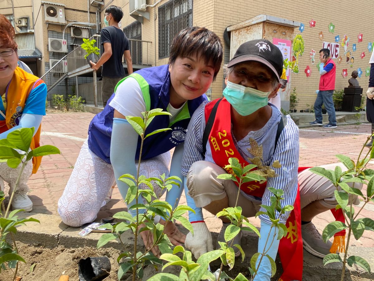 ▲「溫馨五月慈母情~~彰化家扶用愛植栽種福田」活動，用愛植栽象徵著許宋綢阿嬤對家扶兒的母愛能飄香萬里。（圖／記者陳雅芳攝，2020.05.07）
