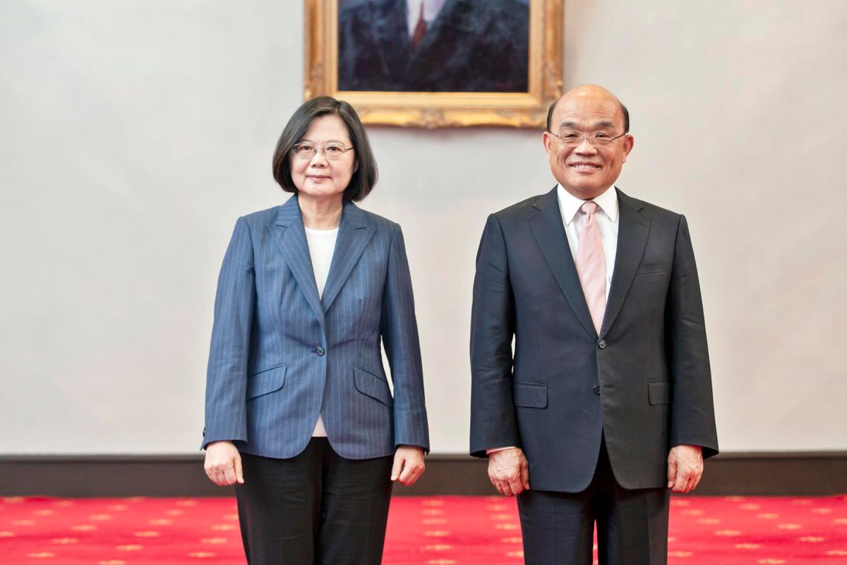 ▲蔡英文總統8日宣布蘇貞昌續任行政院長，兩人現場合影。（圖 / 總統府提供）