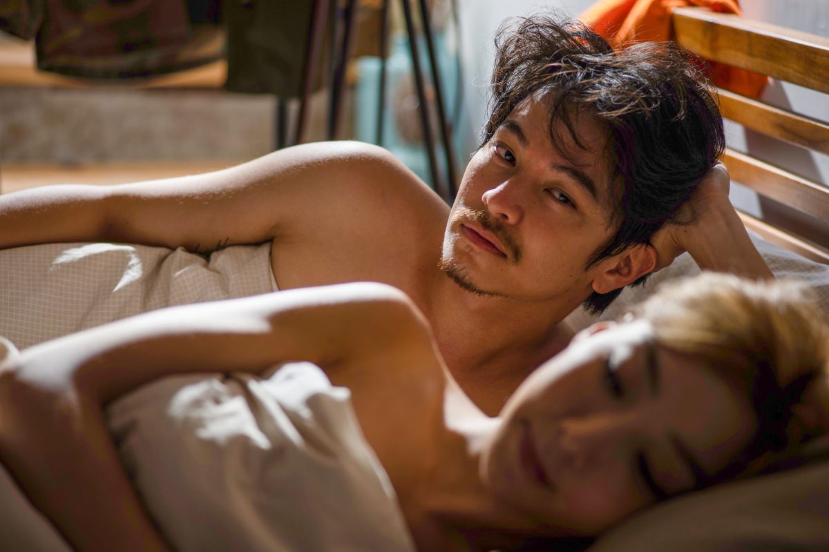 ▲楊銘威在《我的婆婆》劇中不斷更換女伴，還是全劇中「脫」最多的演員。（圖 / 公視提供）