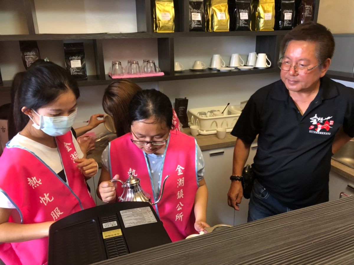 ▲為擴大行銷金湖觀光景點及多元化經營管，陳景蘭「咖啡館」從今天開始試營運。(圖／記者蔡若喬攝)