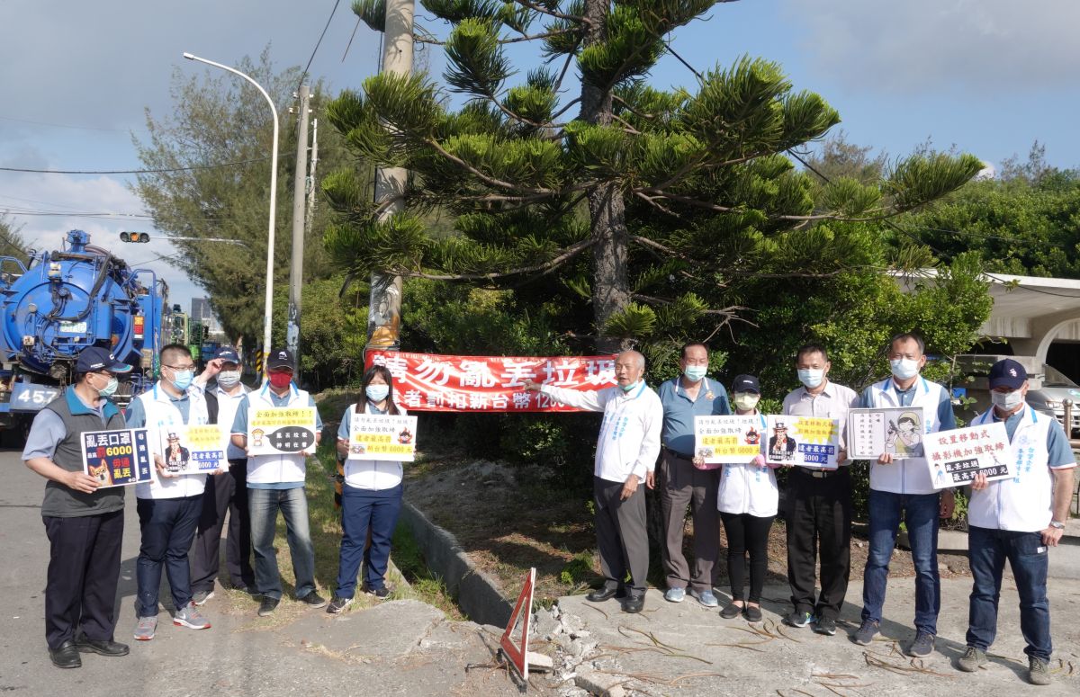 ▲六輕與麥寮鄉公所宣導勿亂丟垃圾。（圖／記者蘇榮泉攝，2020.05.08）