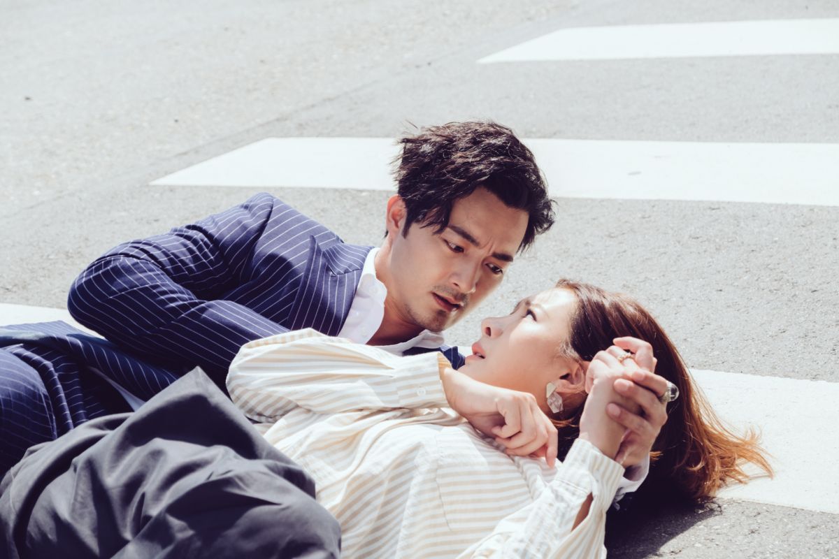 ▲古斌（左）、安心亞拍攝高難度危險戲。（圖 / 歐銻銻娛樂提供）