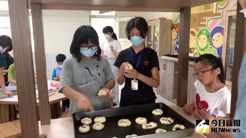 ▲蕭玉欣說,西方國家在四百年前即有餽贈貝果給新手媽媽做為禮物的習俗。(圖/記者陳雅芳攝,2020.05.09)