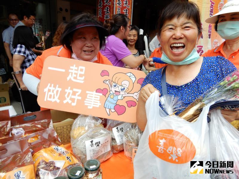 ▲二林喜樂保育院舉辦水餃義賣活動,料好又實在的水餃讓每個吃到的民眾都直呼「好吃」。(圖/記者陳雅芳攝,2020.05.09)