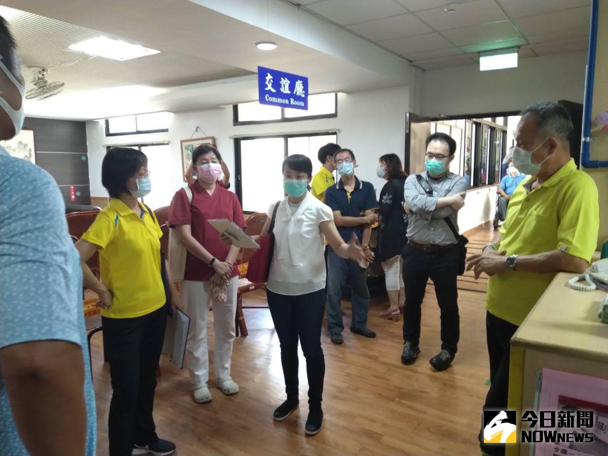 ▲母親節將至，為保護縣內機構住民健康安全，中彰榮家進行防疫推演，透過不斷的教育演練，讓工作人員熟捻新冠肺炎的應變流程。（圖／記者陳雅芳攝，2020.05.09）