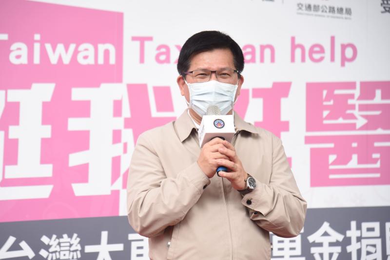 ▲交通部長林佳龍出席台灣大車隊捐贈搭車金活動。(圖/記者陳明安攝)