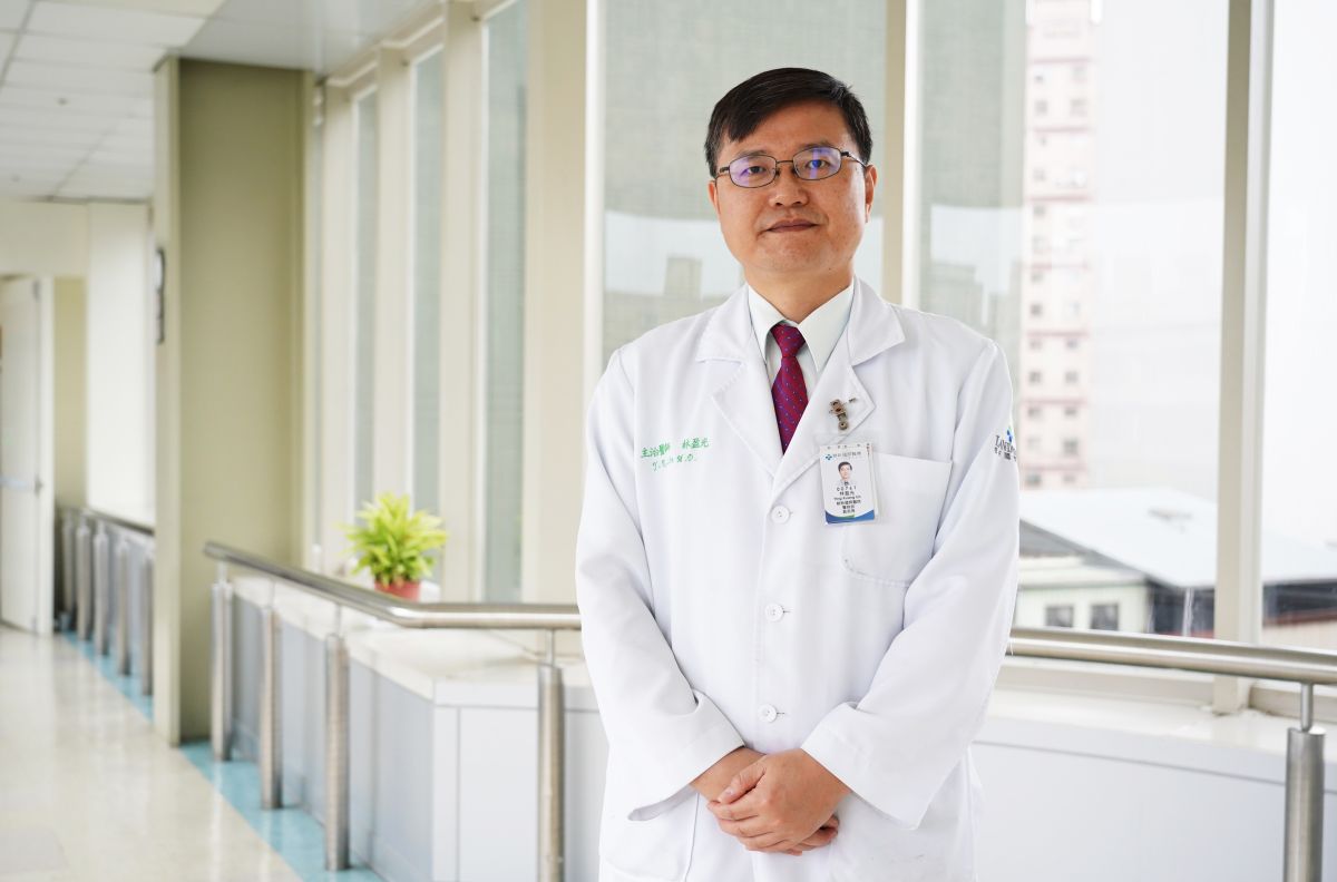 ▲林盈光醫師提醒，除了中藥材之外，很多夏天水果的鉀離子含量偏高，腎功能不佳的民眾應該要多注意，不可一次吃太多。（圖／聯欣國際醫院提供）