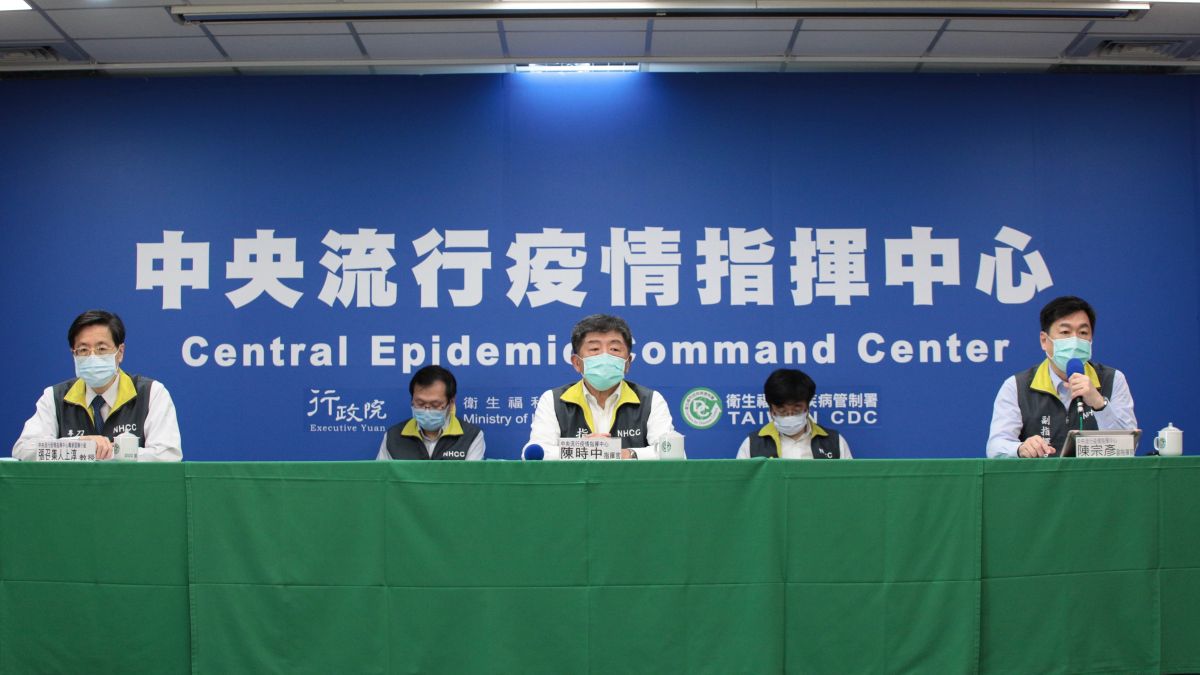 ▲一名40歲男無慢性病史，染疫因重症轉至加護病房隔離，並使用葉克膜治療一個多月，但最後因多重器官衰竭不治。（圖／指揮中心提供）