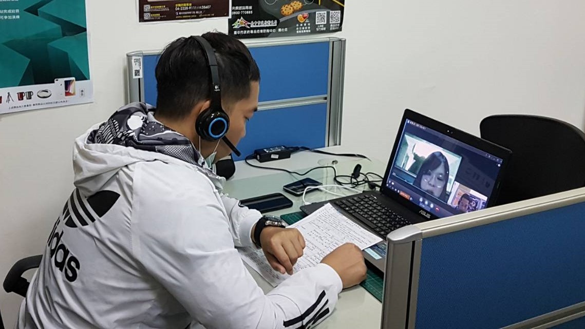 ▲不畏疫情，中市不少企業訂單逆勢成長，為協助徵才，市府啟動視訊徵才列車。（圖／中市勞工局提供）