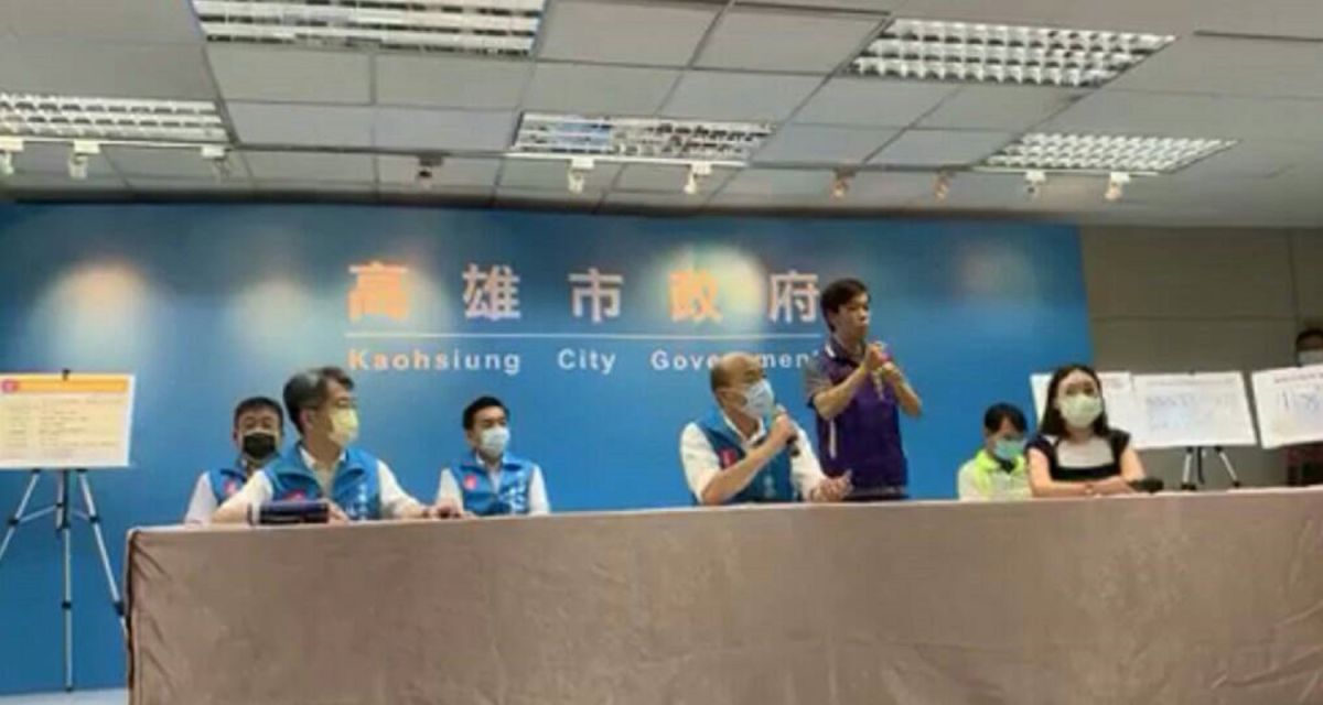 ▲高雄市長韓國瑜今（11）日召開防疫與紓困振興方案記者會建議中央以大數據直接排富，減輕基層壓力。(圖／高市府提供)