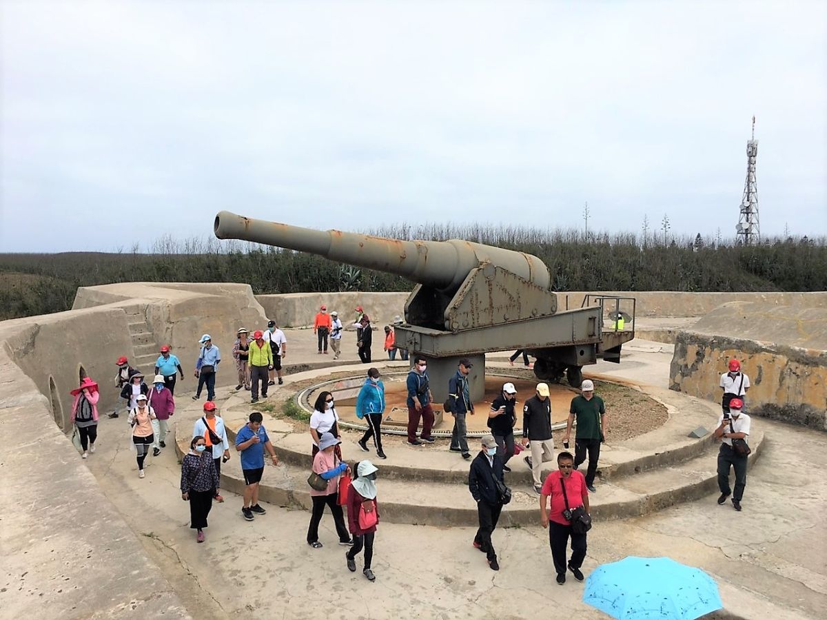 ▲澎湖縣長賴峰偉力推2020澎湖文旅年，旅遊處特別委託澎湖縣導遊領隊服務職業工會舉辦四大戰役導覽解說培訓，提升大家的職能技巧以迎接今年的觀光季。（圖／澎湖縣政府提供）