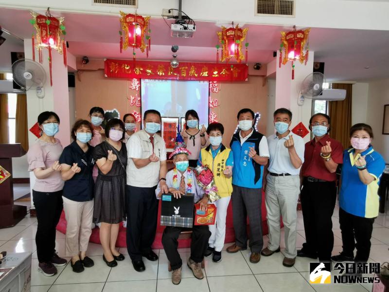 ▲彰化榮家為百歲榮民劉才政及5月份壽星長輩舉辦慶生茶會。(圖/記者陳雅芳攝,2020.05.11)