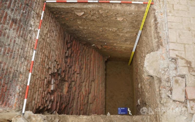 ▲文資疃體呼籲,「寧可要地上的遺跡,不要地下停車場」。(圖/記者陳聖璋翻攝)