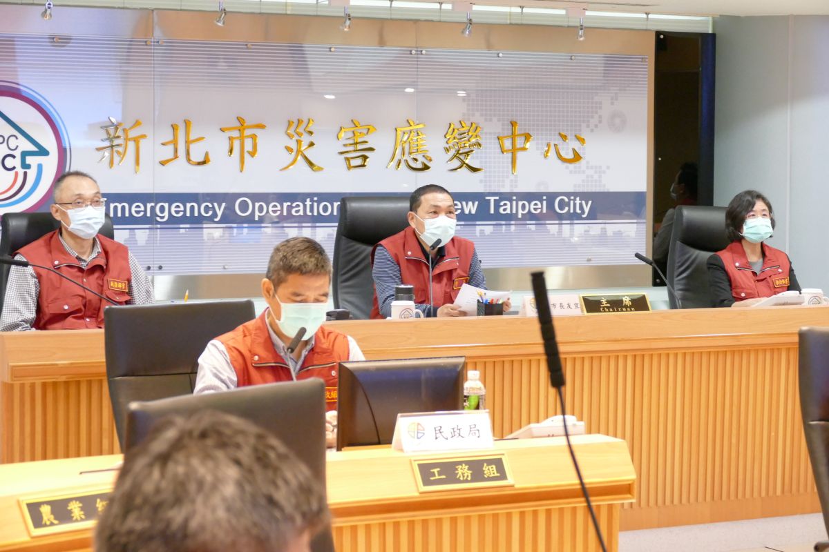 ▲侯友宜說，在防疫優先原則下，「八大行業絕不是優先開放產業」，會經過專業評估，並以防疫為最大考量。。（圖／記者宋原彰攝，2020.05.12）