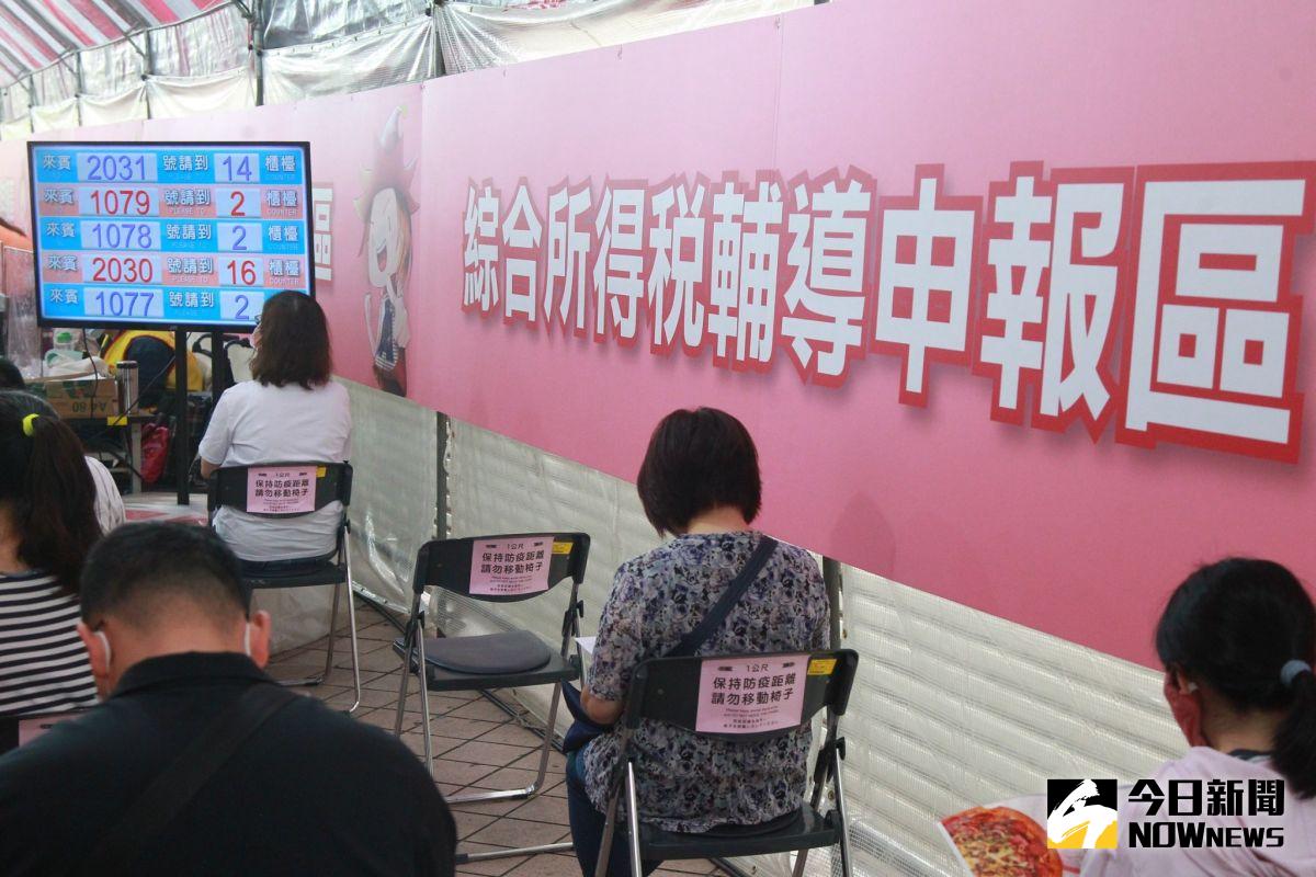 ▲防疫期間，申報綜合所得稅如何降低感染風險，國稅局提供3招搞定。（圖／記者葉政勳攝）