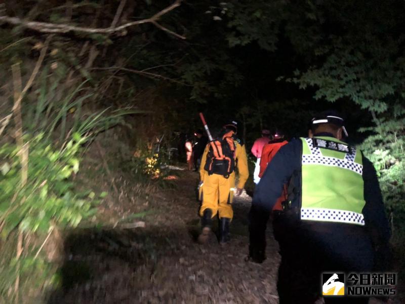 ▲搜救人員約30人深夜入山救援,但一無所獲。(圖/玉里分局提供)