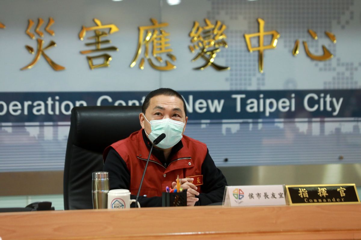 ▲侯友宜表示，新北市拚防疫也拚市政，將實體升級為線上活動，集結75所高中職校辦理Online博覽會。（圖／新北市衛生局提供）