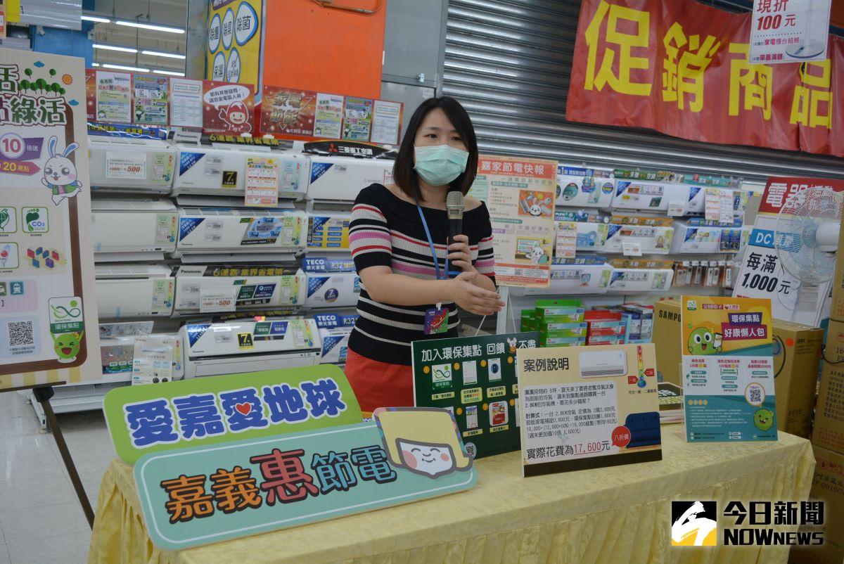 ▲嘉義市環保局孫意惇科長說明集點方法。（圖／記者郭政隆攝影2020.5.12）