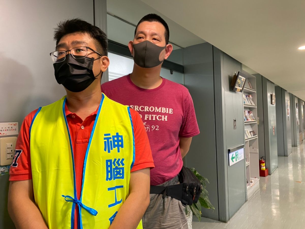 ▲遭到神腦國際不當解僱的工會理事長陳政國，今(12)日下午向新北市勞工局提出陳情。（圖／新北市勞工局提供）