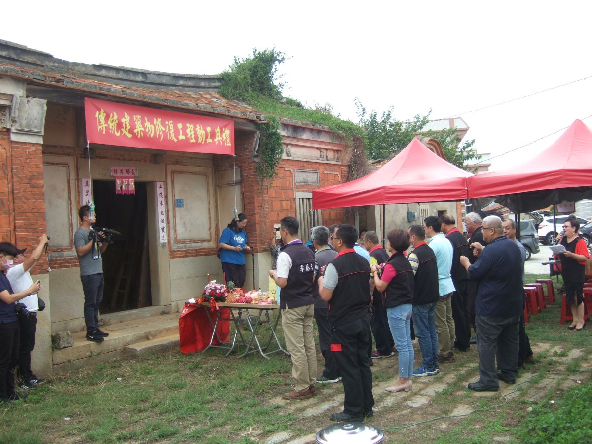 ▲金門西園74號傳統建築物修復工程今天動工，預訂於110年7月中旬完成。(圖／金門縣建設處提供)