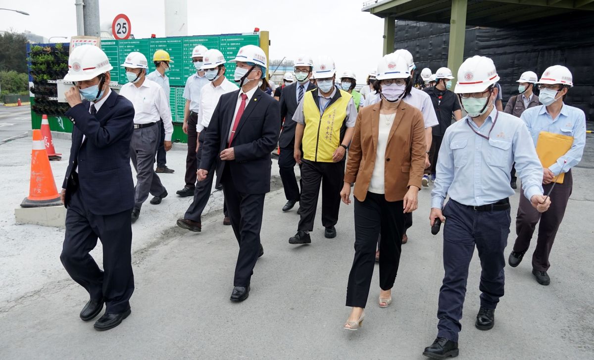 ▲立委蘇治芬、部長沈榮津等人首站來到六輕視察。（圖／記者蘇榮泉攝，2020.05.12）