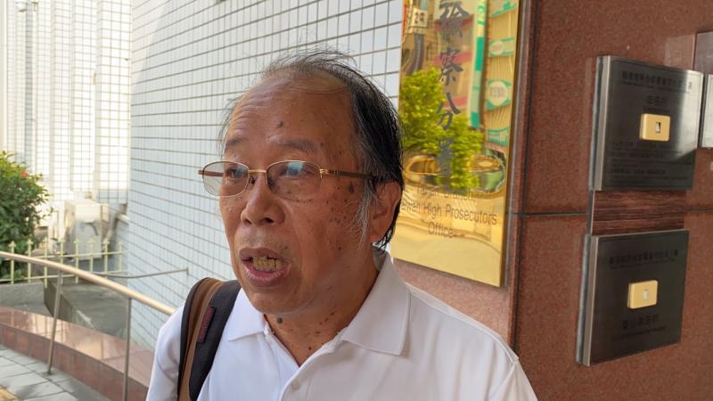 ▲前刑事警察局法醫室主任石台平指出,本案死者舌骨斷裂,是典型的「徒手絞勒」特徵。(圖/記者陳聖璋攝)