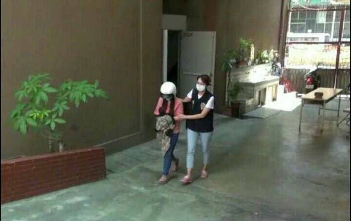 ▲方姓網拍女（如圖）謊稱可批貨口罩貨源，找來陳姓女直播主網售醫療用口罩吸金260萬，買空賣空500多人受騙。（圖／記者郭凱杰翻攝，2020.05.13）