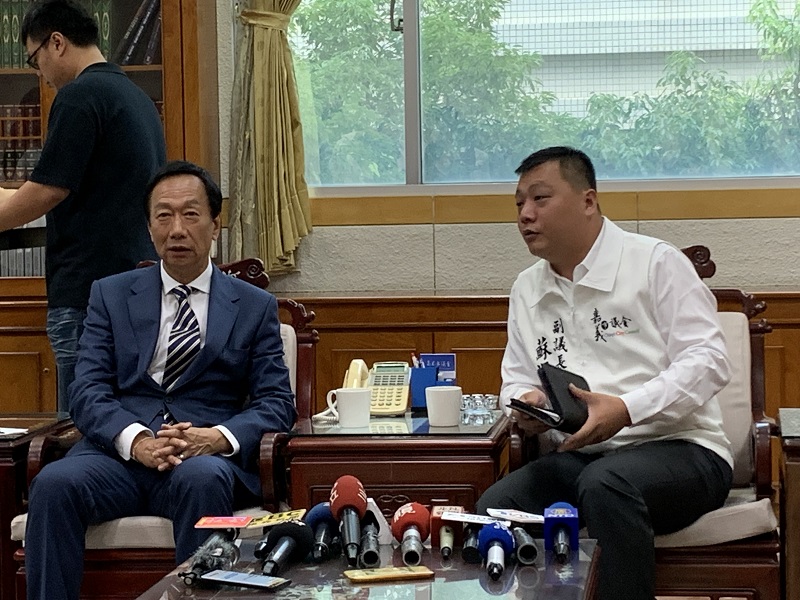 ▲嘉義市議會副議長蘇澤峰(右)。(圖／記者陳惲朋攝）