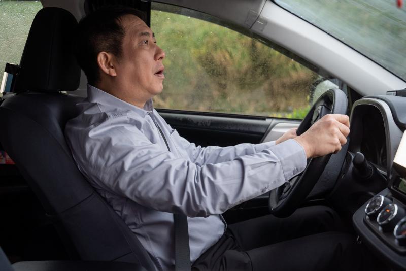 ▲時隔二十年,屈中恆客串再演計程車司機。(圖 / 東森提供)