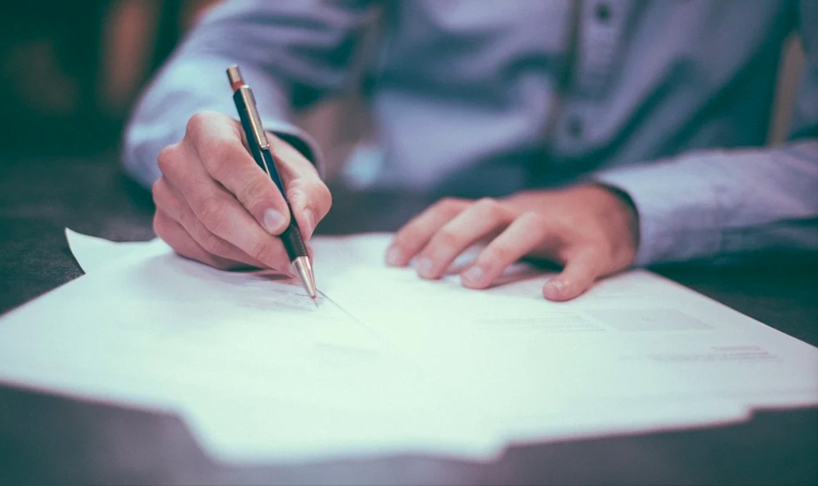 ▲新冠肺炎影響不少產業。（示意圖／取自pixabay）