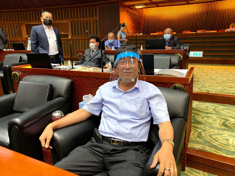 ▲楊弘旻議員有備而來特地準備了「防護面罩」。（圖／記者李清貴攝,2020.05.13)