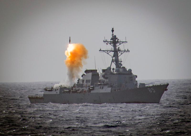 ▲麥克坎貝爾號艦上MK41飛彈垂直發射器,發射標準二型防空飛彈。(圖/美國海軍)